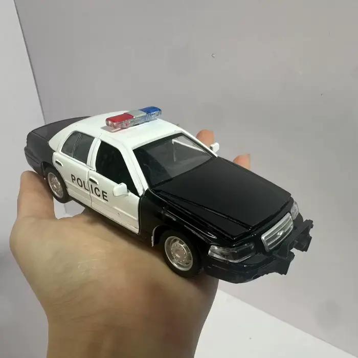 Modèle de voiture de police interactive avec effets sonores et lumineux pour enfants