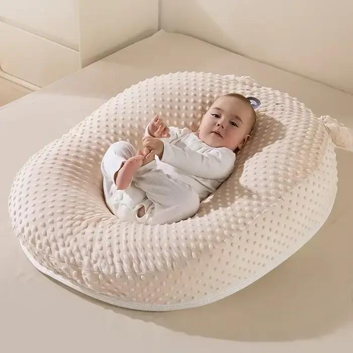 Oreiller de pente Anti-crachat pour bébé, coussin de pente couché pour bébé, outil d'alimentation po