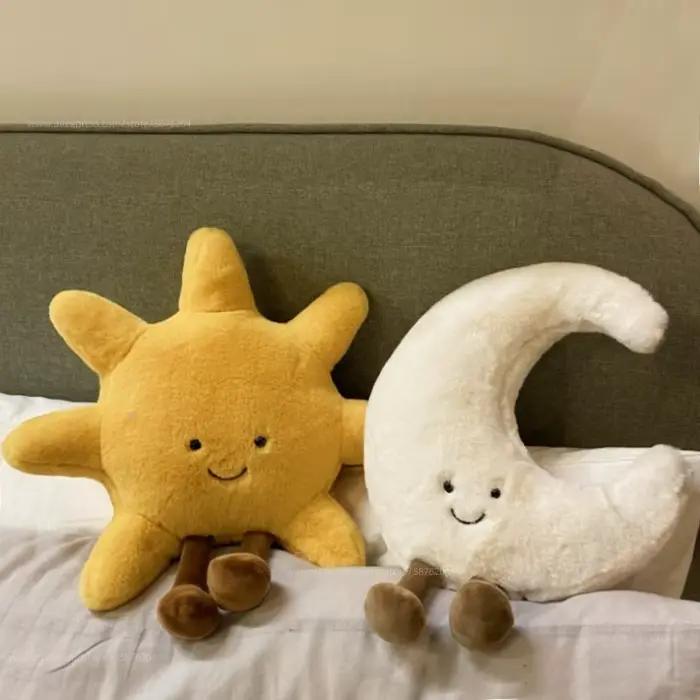 Adorable sourire visage blanc lune jaune soleil peluche peluche mignon dessin animé météo peluche jo