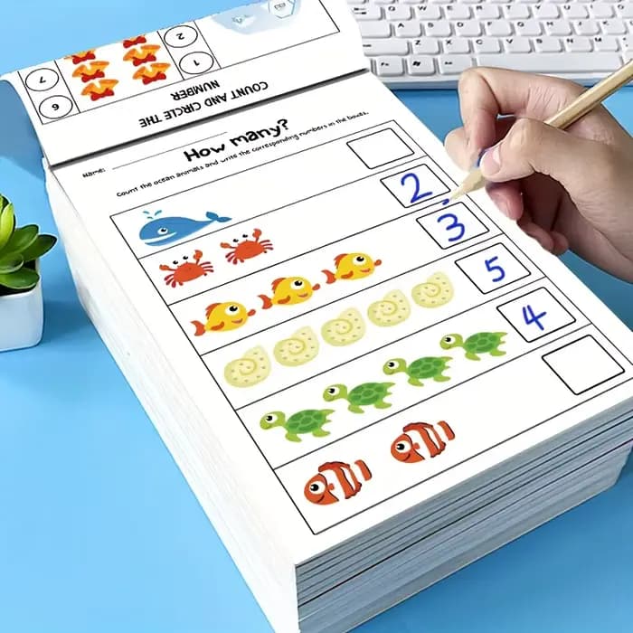Cahier d'exercices de mathématiques préscolaires, comprenant des pages d'addition et de soustraction