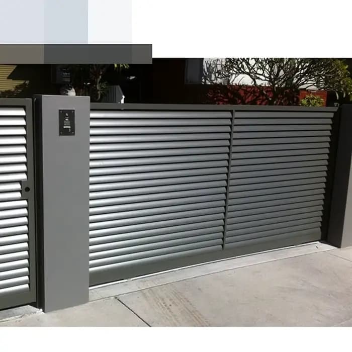 Terrasse de jardin extérieure belle et élégante avec clôture en aluminium pour protéger la confident