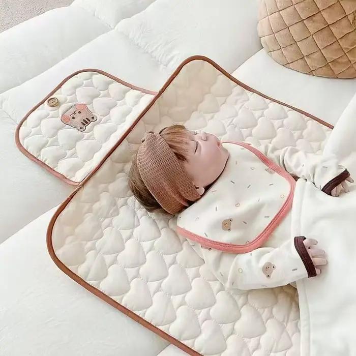 Tapis à langer pliable et portable pour bébé, matelas absorbant pour nouveau-né, couverture de lit s
