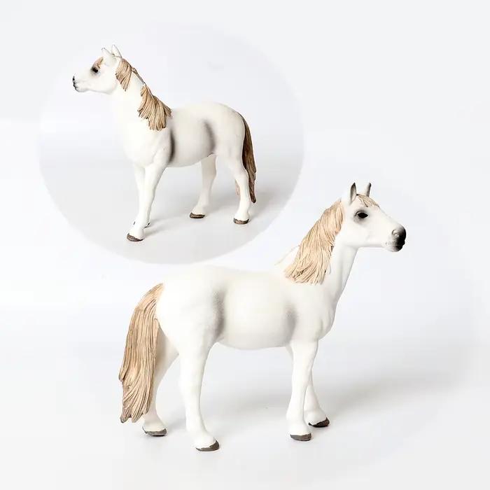 Figurines de grands chevaux en plastique réalistes