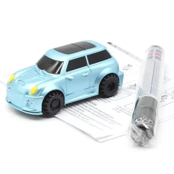 Un jouet interactif pour enfants avec un véhicule électrique créatif à capteur et un modèle de course d'animaux de compagnie