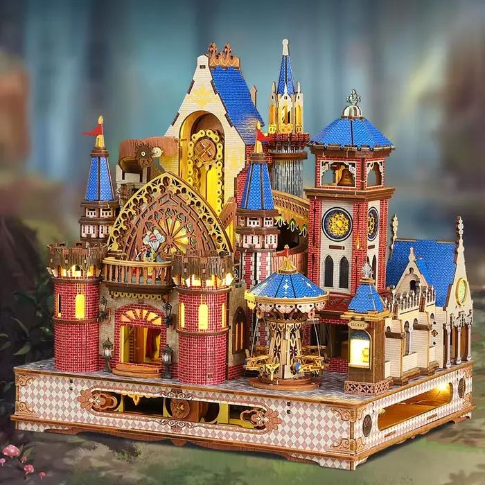 Nouvelles figurines rétro en bois du château d'Annecy