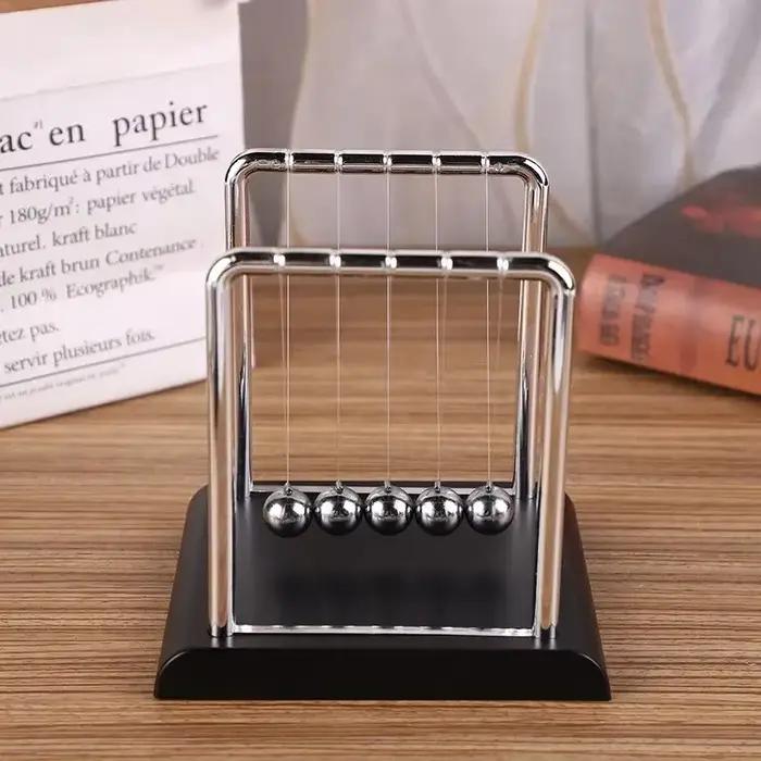 Berceau de Newton, pendule à billes d'équilibre en acier