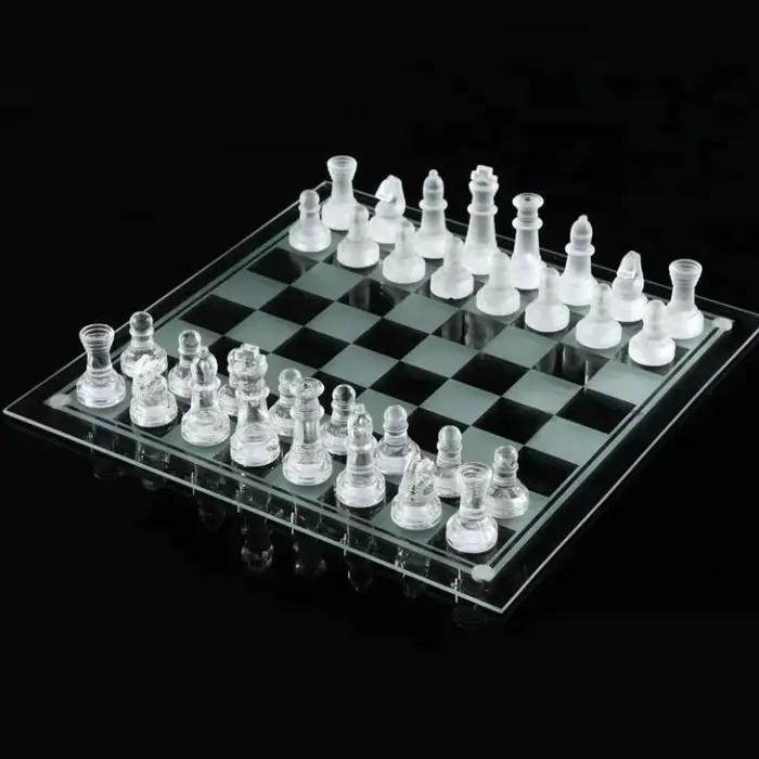 Jeu d'échecs et de dames en verre