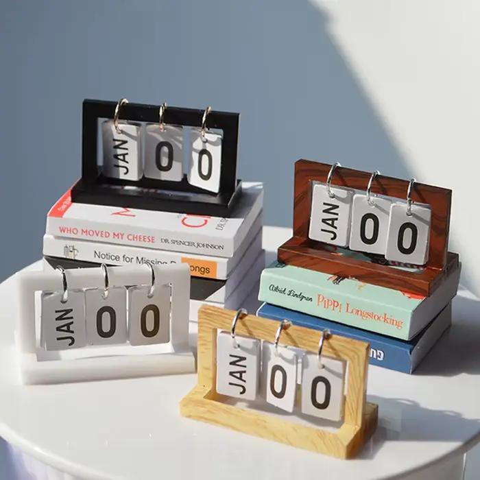 Calendrier miniature 1:12 pour maison de poupée
