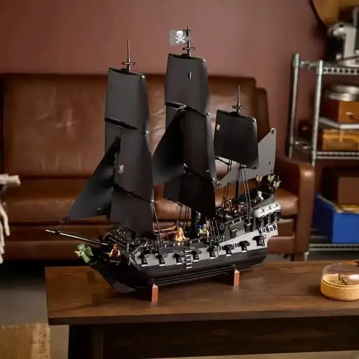 Bateau de guerre Pirates des Caraïbes La Perle Noire 2862 pièces bateau à voile blocs de construction cadeau mariage fiançailles baptême Saint Patrick grand événement retour à l'école Noël Jour de l'An Poisson d'Avril