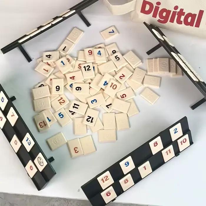 Jeu de société classique de Rummy créatif et mobile