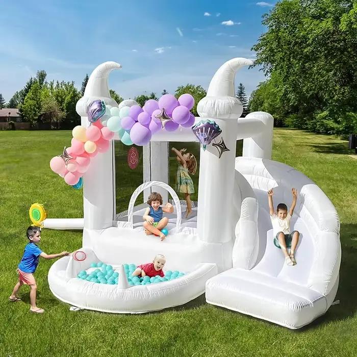 Maison gonflable de rebond avec piscine à balles et toboggan