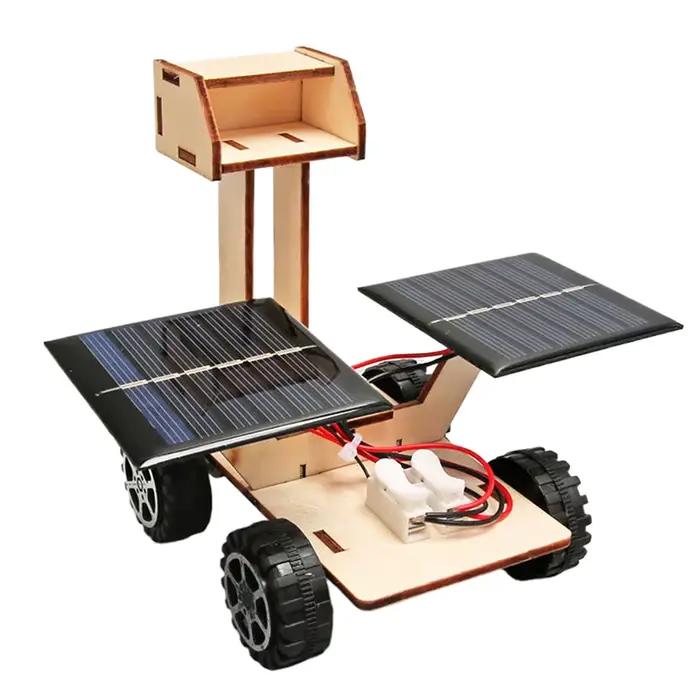 Modèle Mars Rover à énergie solaire fait à la main