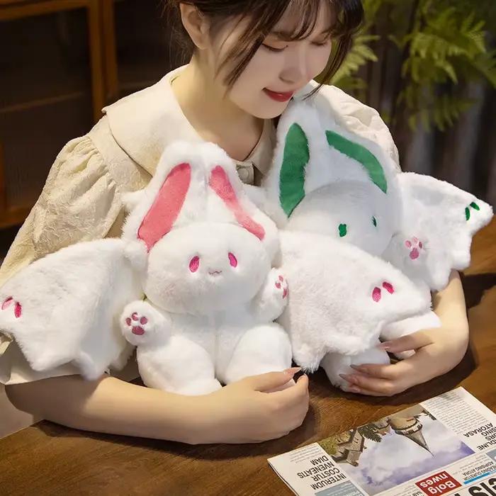Lapin blanc volant en peluche