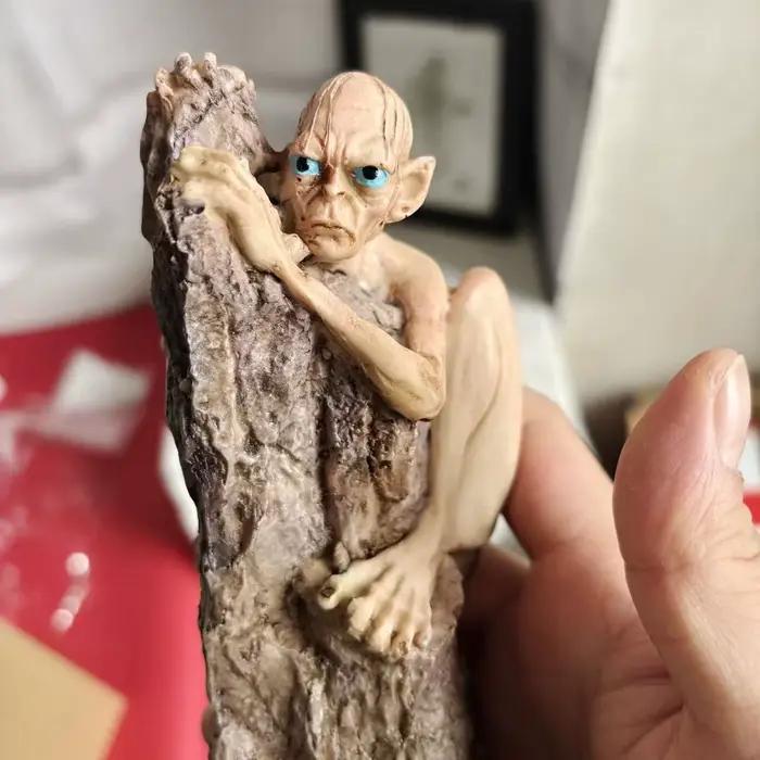 Statue de Gollum colorée
