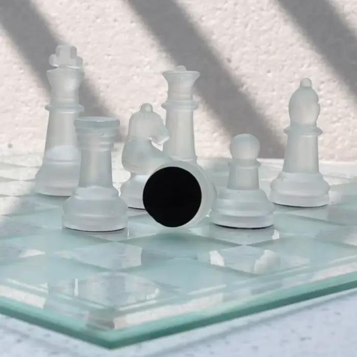 Jeu d'échecs et de dames en verre
