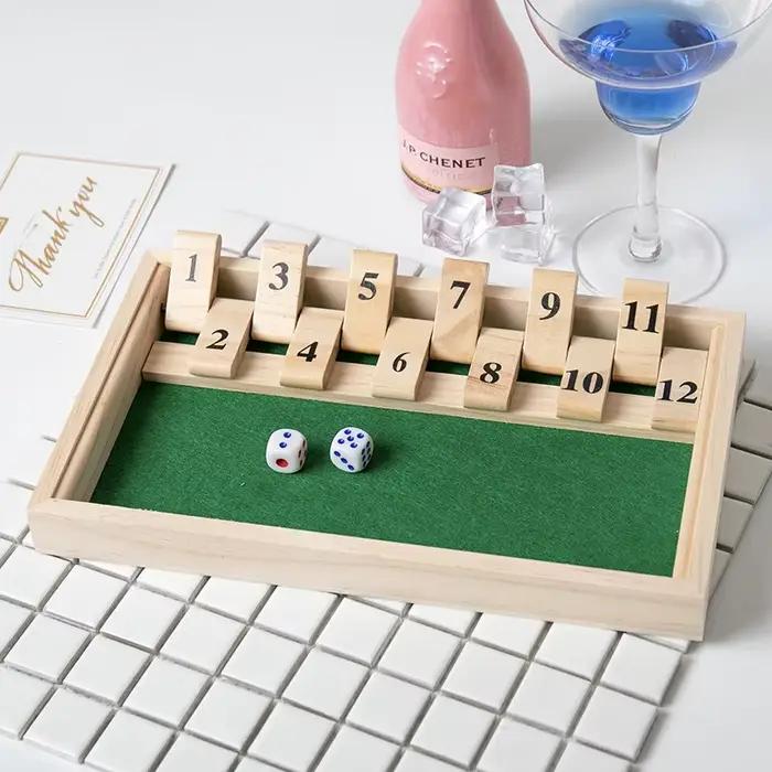 Boîte fermée en bois, jeu de société à dés