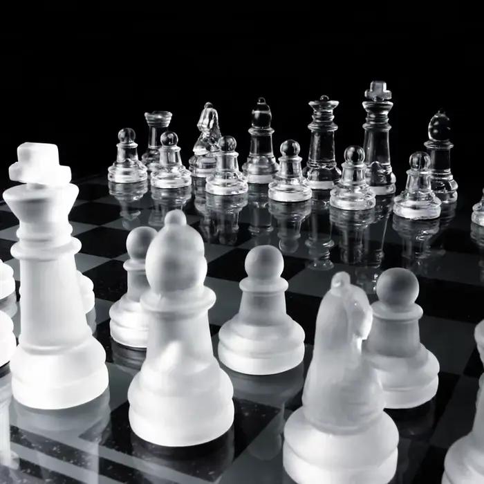 Jeu d'échecs et de dames en verre