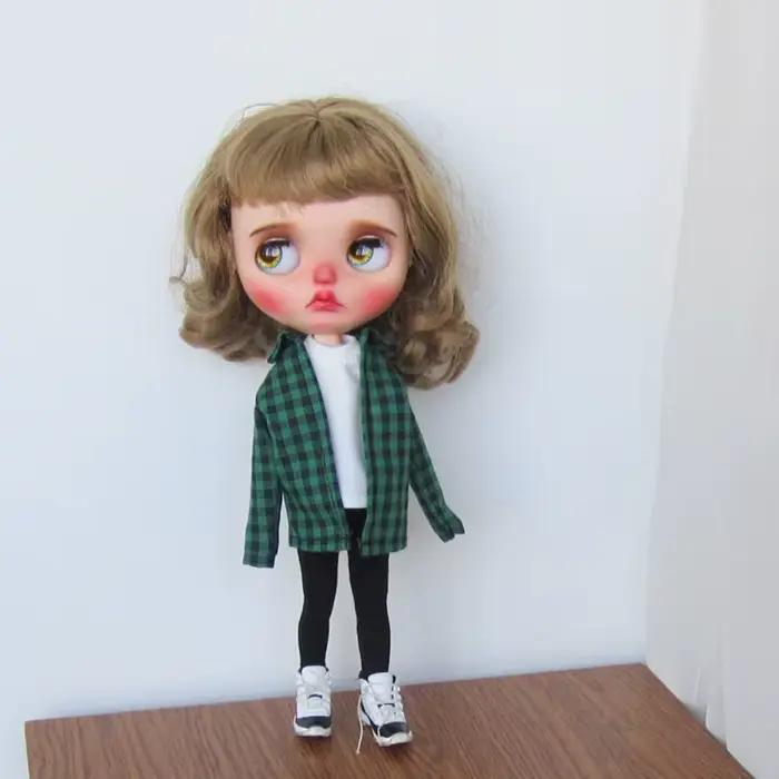Nouveauté Vêtements Blyth Chemise verte faite à la main et T-shirt blanc pour poupées