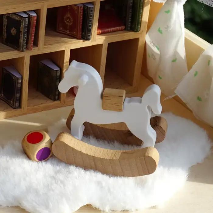 Modèle de cheval en bois 1/12
