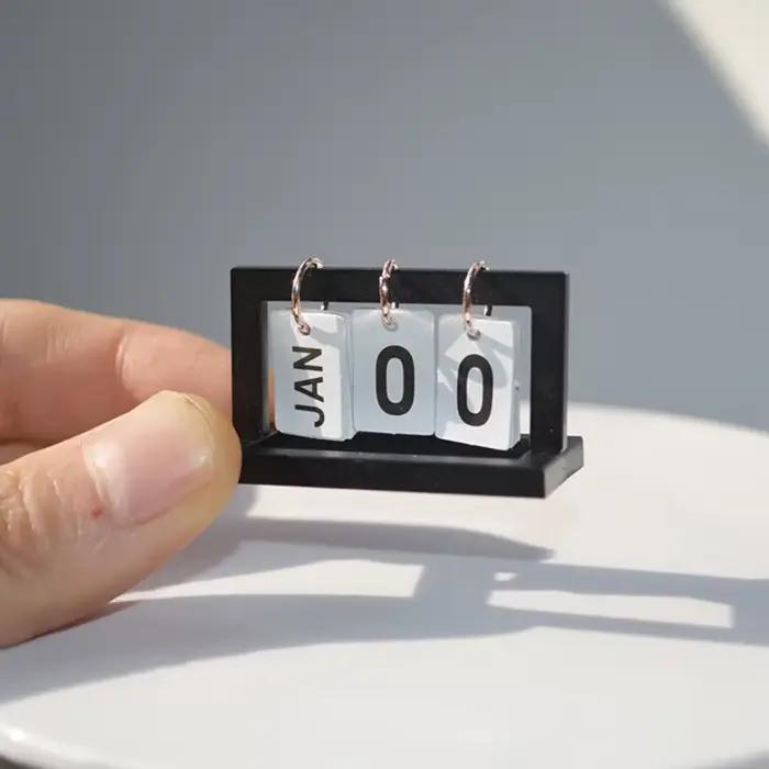 Calendrier miniature 1:12 pour maison de poupée