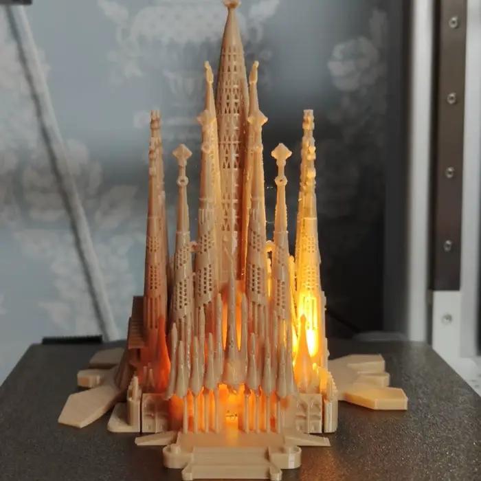 Modèle miniature de sculpture de la Sagrada Familia de Gaudí