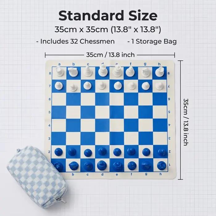 Un jeu d'échecs international pliable et portable bleu avec un plateau de 34 cm/13