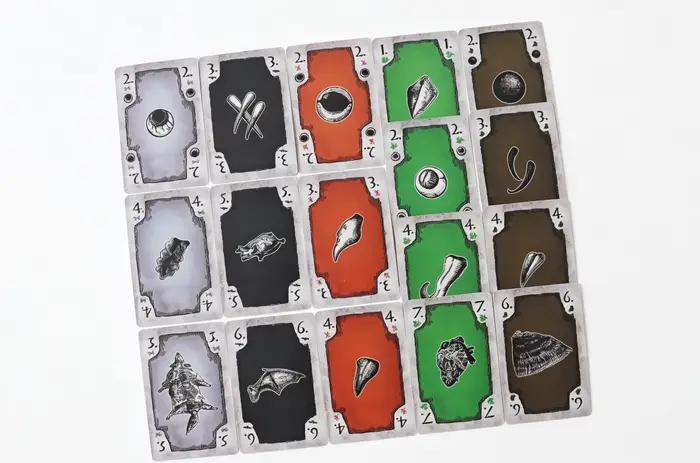 Jeu de cartes 3 Witches - 2 contre 1. Des tours de magie pour le destin du roi ! Les sorcières n'arrivent pas à