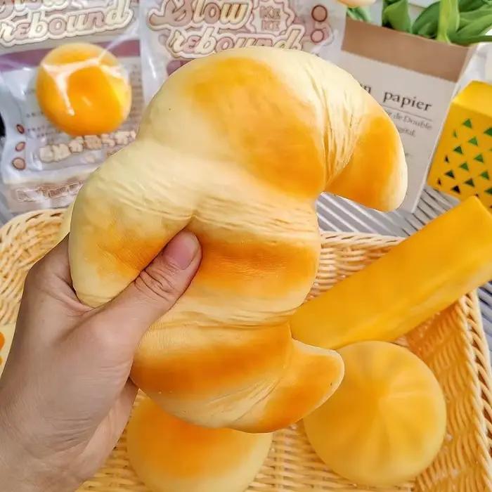 Jouet Squishy Croissant Réaliste, Jouet Créatif de Simulation Alimentaire à Presser, Jouet Anti-Stress Doux et Collant pour le Loisir et la Relaxation