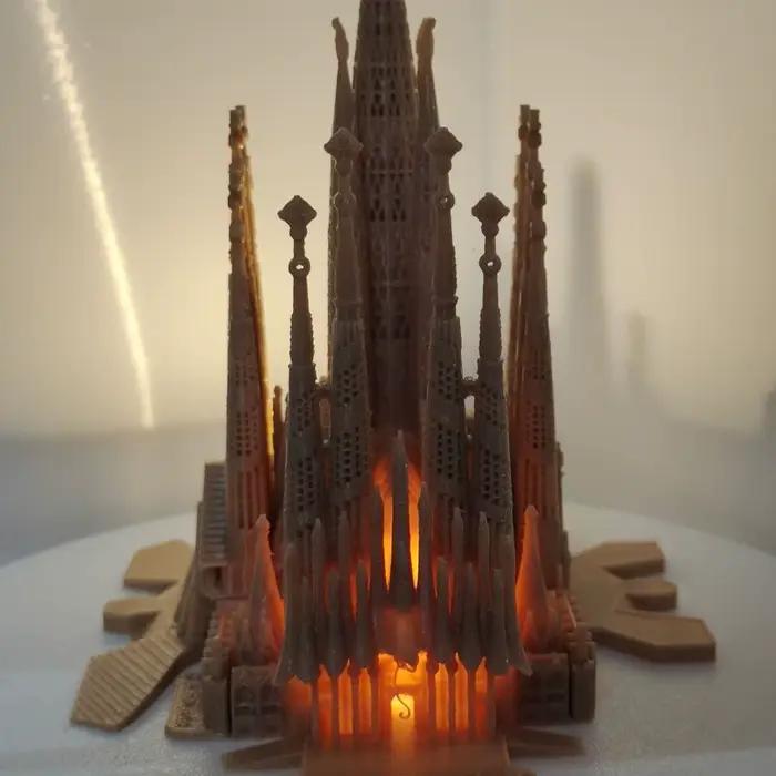 Modèle miniature de sculpture de la Sagrada Familia de Gaudí