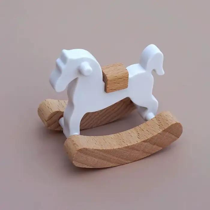 Cheval à bascule en bois pour maison de poupée 1:12