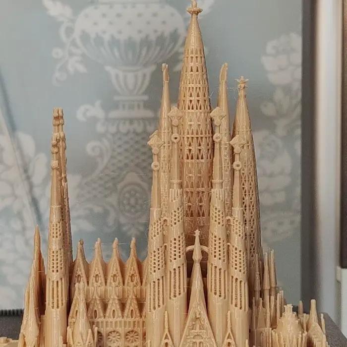 Modèle miniature de sculpture de la Sagrada Familia de Gaudí