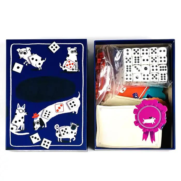 Jeu de cartes-un jeu sur les dés roulants pour augmenter votre chance et le chien