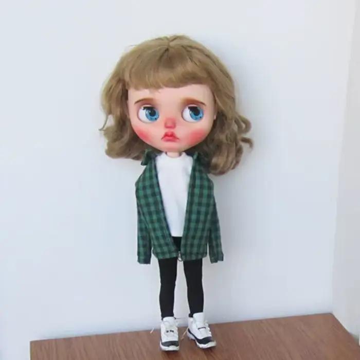 Nouveauté Vêtements Blyth Chemise verte faite à la main et T-shirt blanc pour poupées