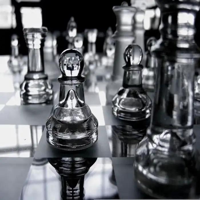 Jeu d'échecs et de dames en verre