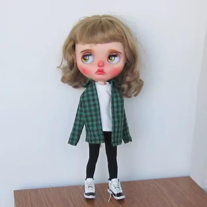 Nouveauté Vêtements Blyth Chemise verte faite à la main et T-shirt blanc pour poupées