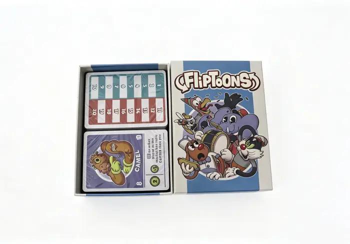 Jeu de société FlipToons |   un jeu de cartes animé de construction de deck! |   Jeu familial facile à apprendre avec un style de dessin animé classique