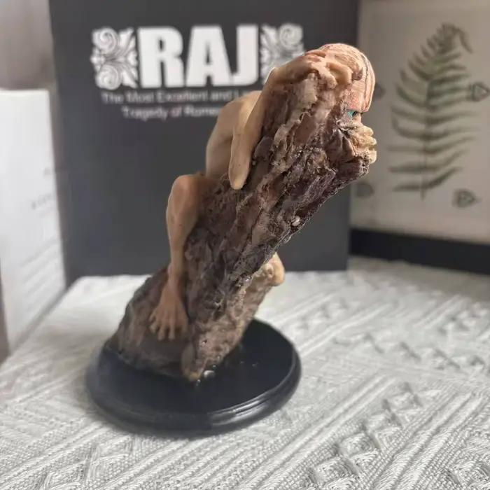 Statue de Gollum colorée