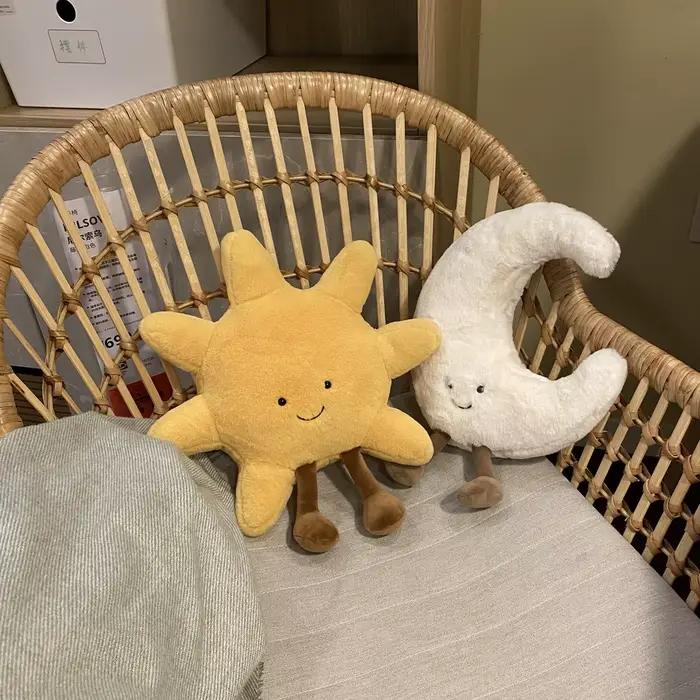 Adorable sourire visage blanc lune jaune soleil peluche