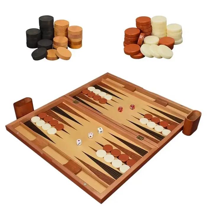 Jeu d'échecs de guerre terrestre occidentale de Backgammon incrusté