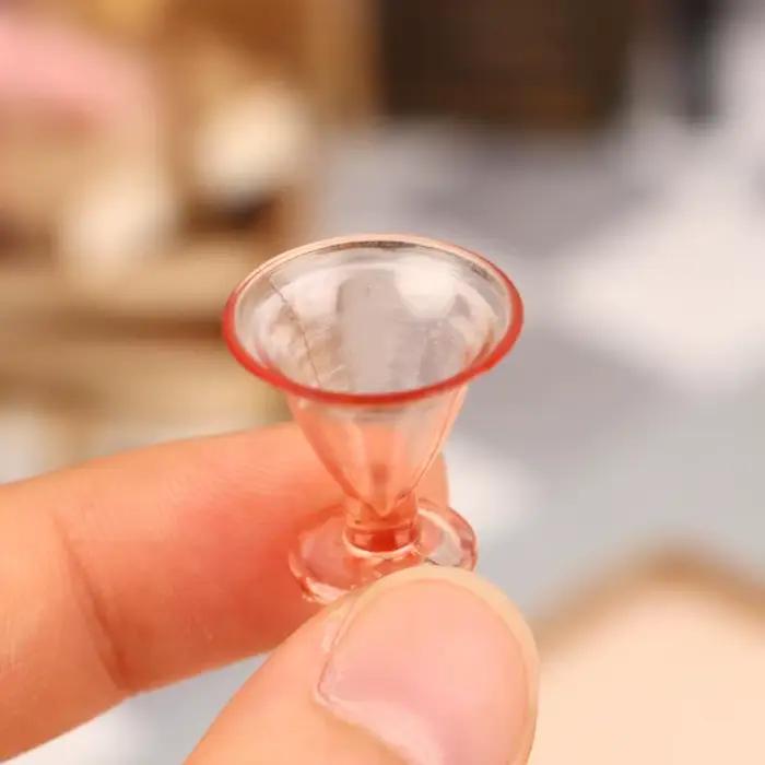 Mini verres à champagne tissu 1/12 accessoire de décoration pour maison de poupées occasions spéciales élégantes à offrir pour adultes et adolescents爱好者如果有更多关于这个产品的细节或者有其他问题，应该如何提问？