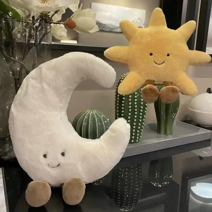 Adorable sourire visage blanc lune jaune soleil peluche