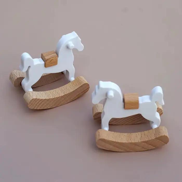 Modèle de cheval en bois 1/12