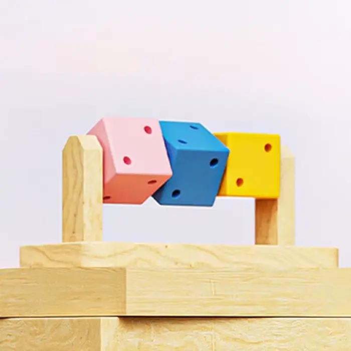 Rubik's Cube en bois coloré et amusant