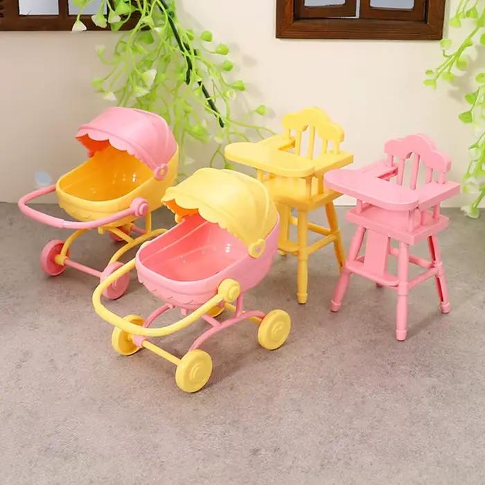 Ensemble de jeu de poupée avec table