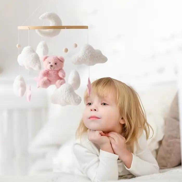 Mobile de lit bébé en feutre doux avec hochet et ours en peluche