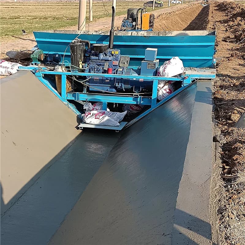 Machine de fabrication de fossés en béton pour la construction de caniveaux routiers et le creusemen