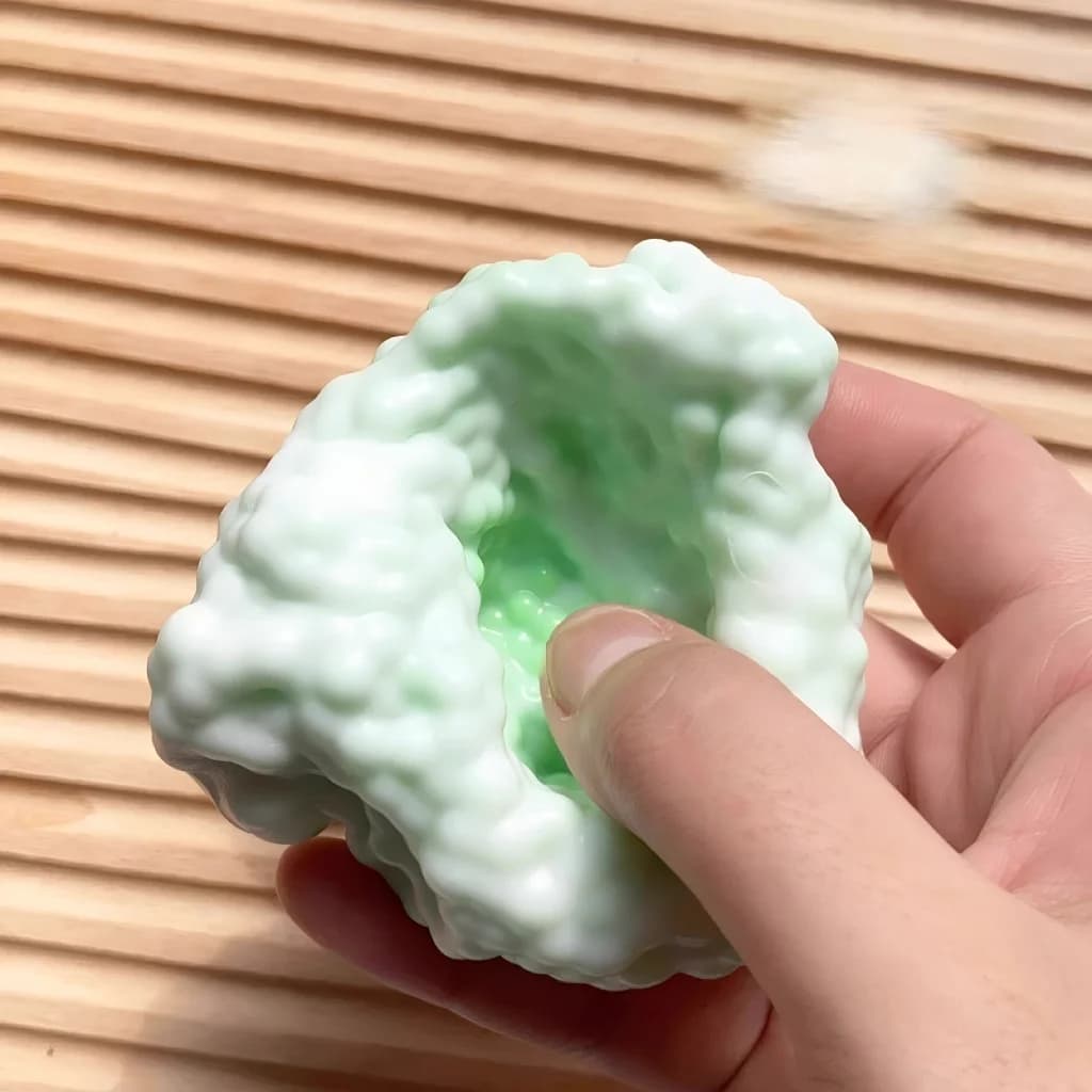 Jouet boule magique à texture sableuse, un cadeau idéal pour les enfants et les adultes. Jouet senso
