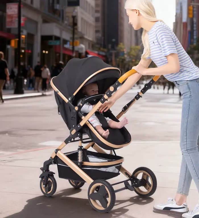 Poussette pliable 3 en 1 Trio avec moustiquaire, couvre-pieds et porte-gobelet