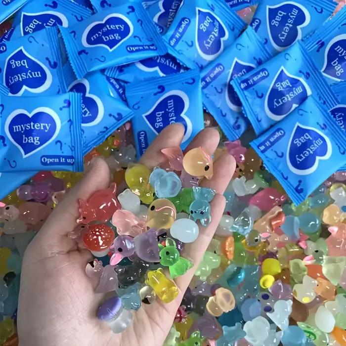 60 mini-animaux et champignons en résine qui brillent dans le noir, sachets surprises, décoration de