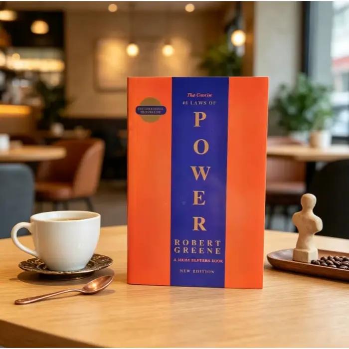 Le livre concis des 48 lois du pouvoir en anglais de Robert Greene, livres de motivation sur la poli